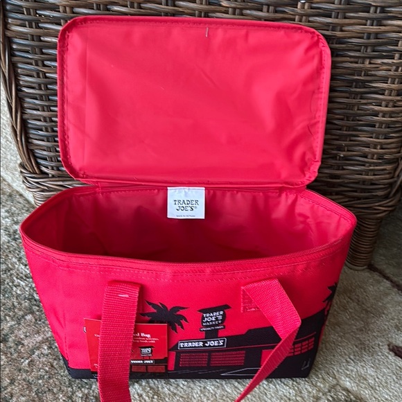NWT Trader Joe's Red Insulated Lunch Bag - Picture 6 of 8